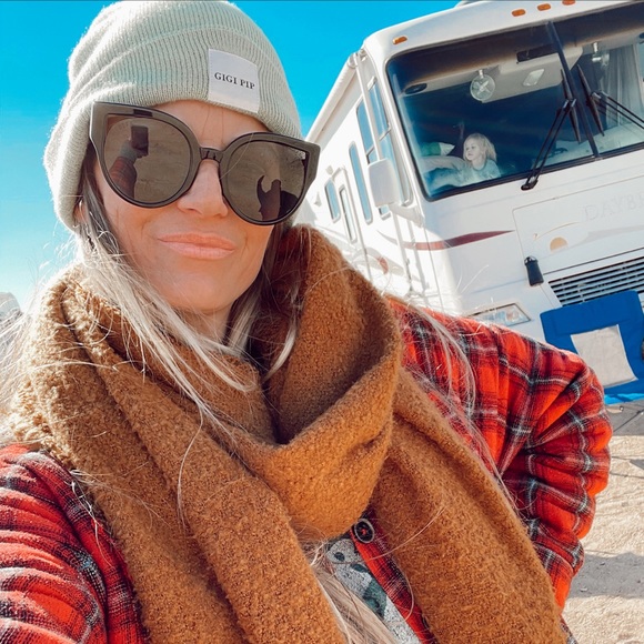 Meet your Posher, Nicole - Picture 10 of 16